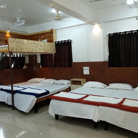 Joshi Yatri Niwas Hotel Kolhápur Kültér fotó