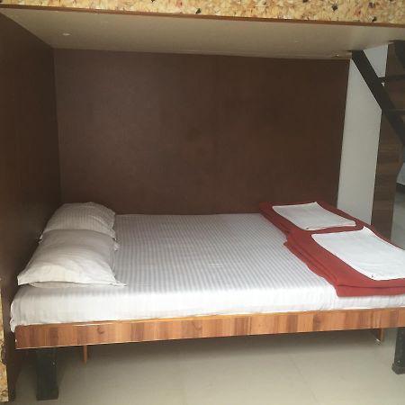 Joshi Yatri Niwas Hotel Kolhápur Kültér fotó