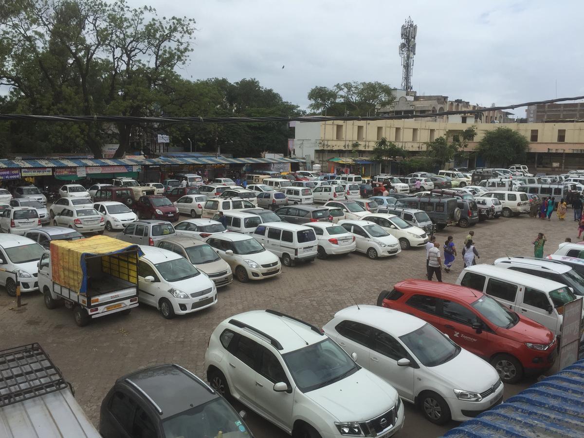Joshi Yatri Niwas Hotel Kolhápur Kültér fotó