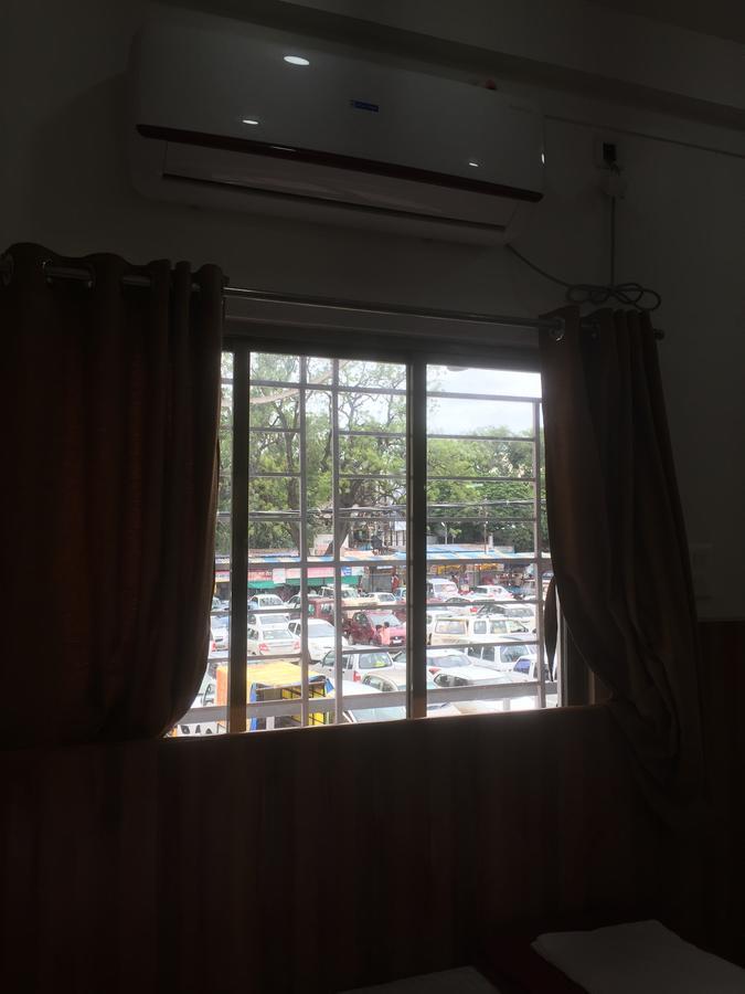 Joshi Yatri Niwas Hotel Kolhápur Kültér fotó