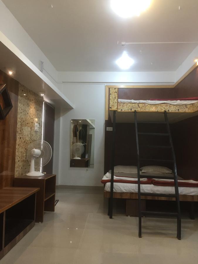 Joshi Yatri Niwas Hotel Kolhápur Kültér fotó