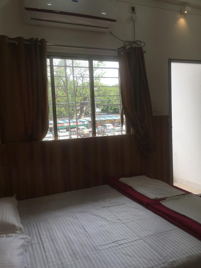 Joshi Yatri Niwas Hotel Kolhápur Kültér fotó