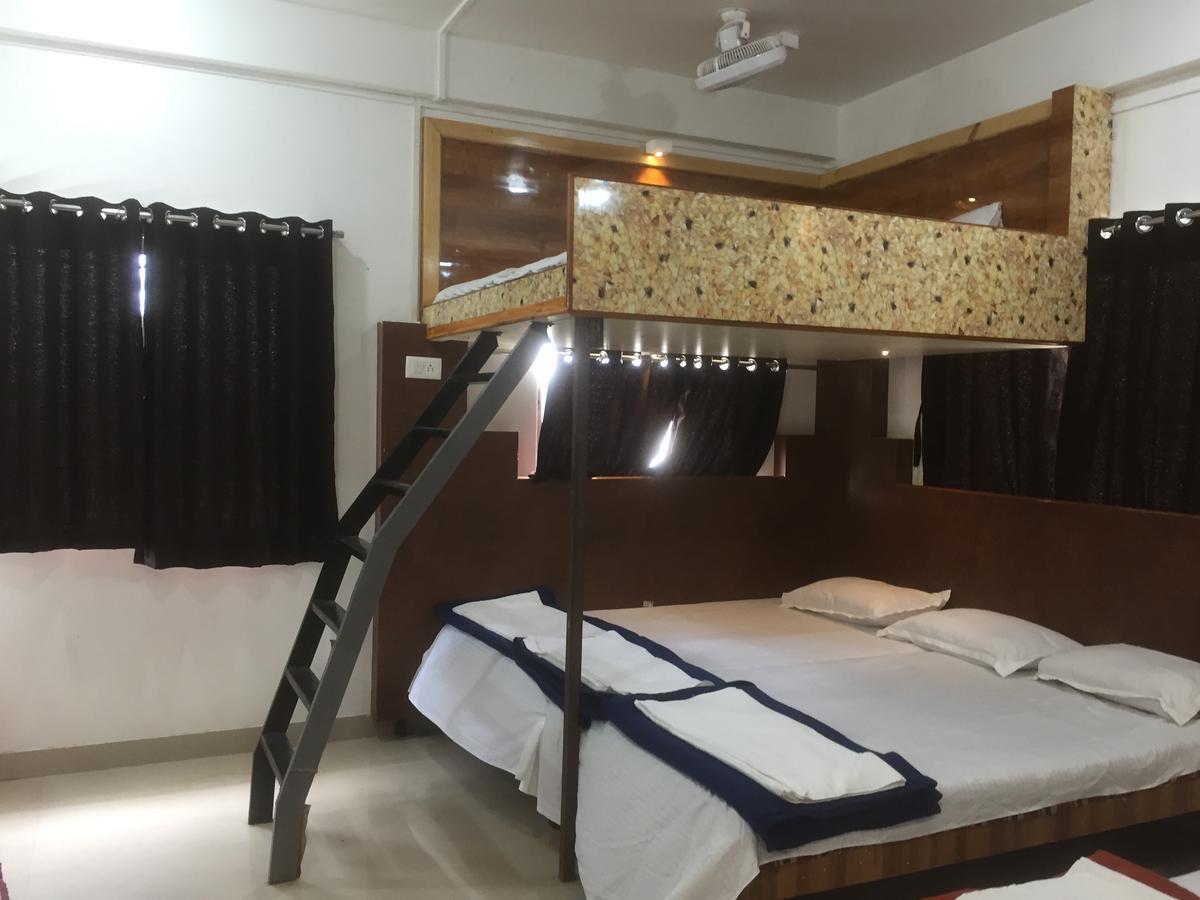 Joshi Yatri Niwas Hotel Kolhápur Kültér fotó